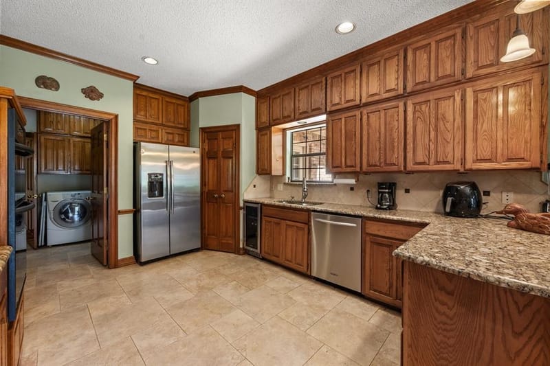 4007 Lake Powell Drive, Arlington TX 76016 - Photo 6