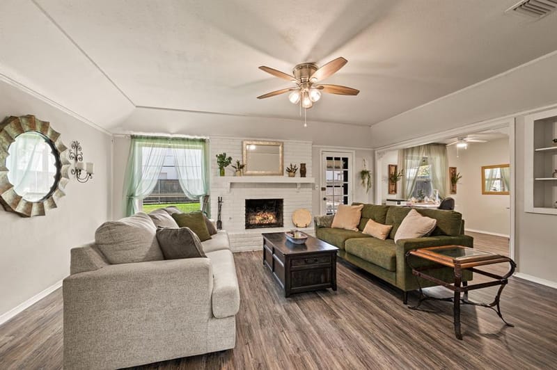 425 Glenwood Terrace, Hurst TX 76053 - Photo 2