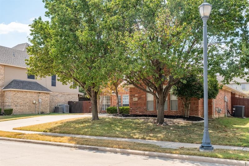 10717 Elmhurst Lane, Fort Worth TX 76244 - Photo 3