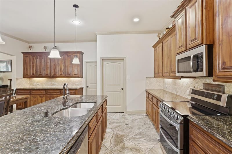 225 Bentley Drive, Midlothian TX 76065 - Photo 5