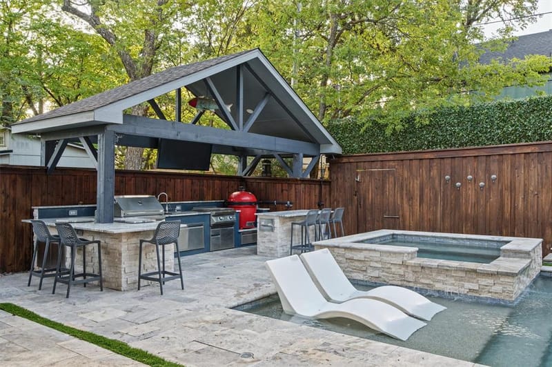 8655 Forest Hills Boulevard, Dallas TX 75218 - Photo 27
