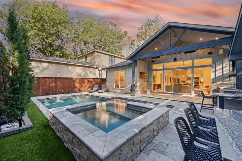 8655 Forest Hills Boulevard, Dallas TX 75218 - Photo 2