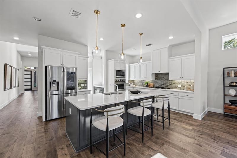 8655 Forest Hills Boulevard, Dallas TX 75218 - Photo 13