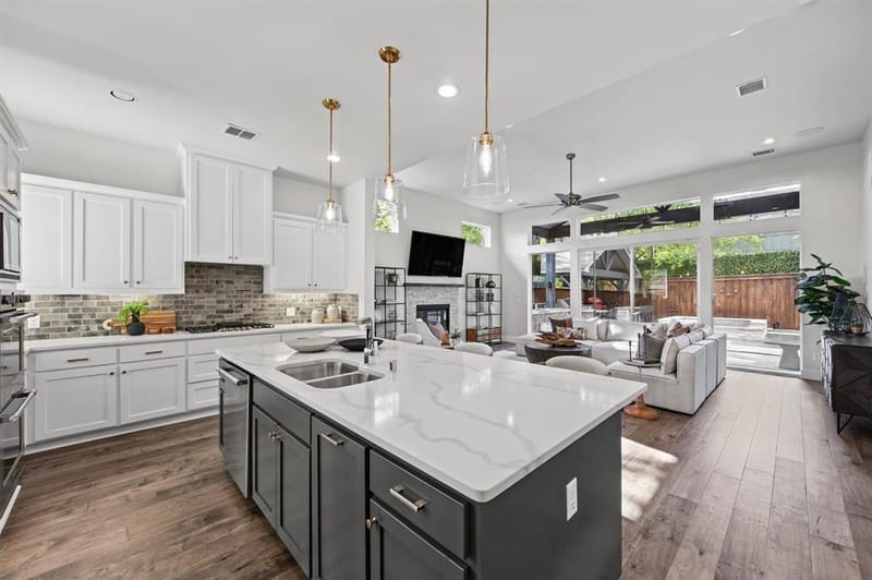 8655 Forest Hills Boulevard, Dallas TX 75218 - Photo 16