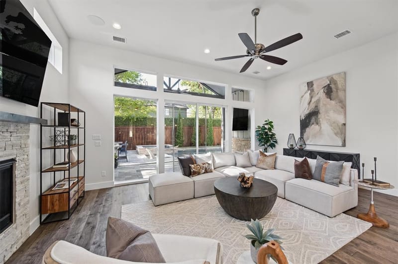 8655 Forest Hills Boulevard, Dallas TX 75218 - Photo 12