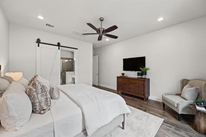 8655 Forest Hills Boulevard, Dallas TX 75218 - Photo 22