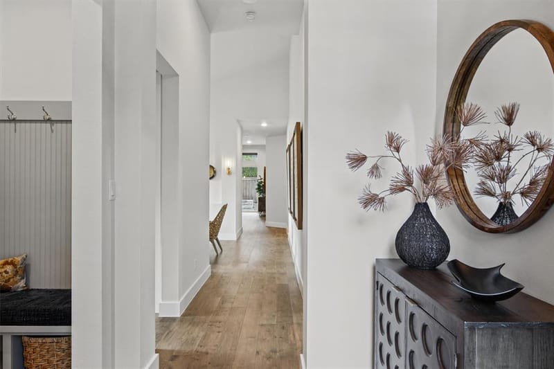 8655 Forest Hills Boulevard, Dallas TX 75218 - Photo 5