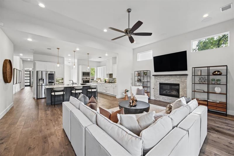 8655 Forest Hills Boulevard, Dallas TX 75218 - Photo 9
