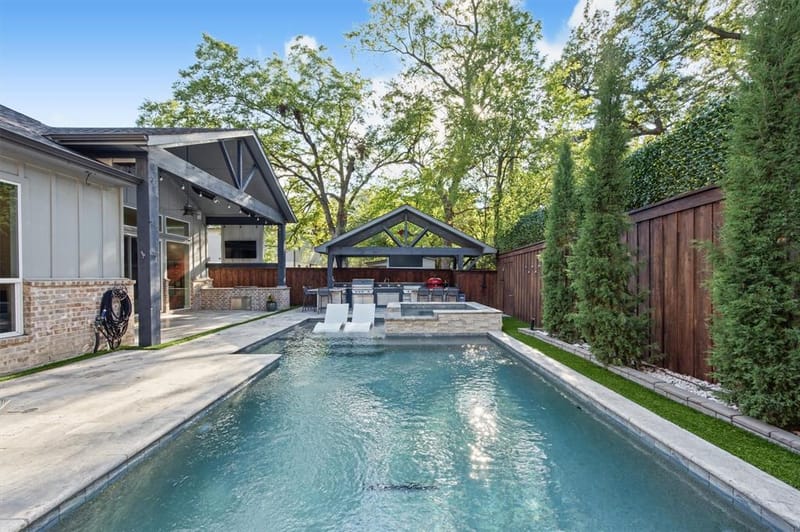 8655 Forest Hills Boulevard, Dallas TX 75218 - Photo 30