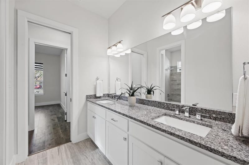 8655 Forest Hills Boulevard, Dallas TX 75218 - Photo 34