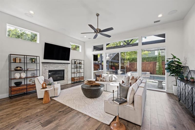 8655 Forest Hills Boulevard, Dallas TX 75218 - Photo 11