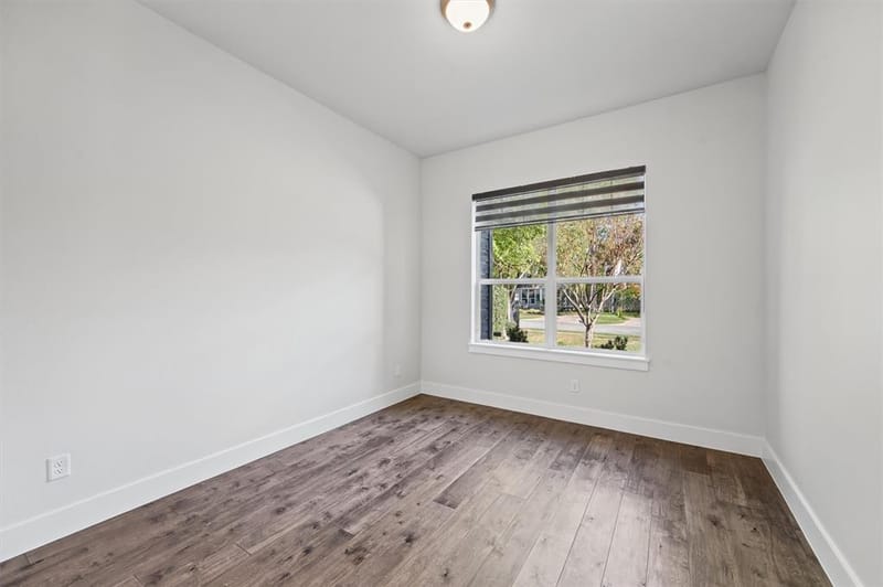 8655 Forest Hills Boulevard, Dallas TX 75218 - Photo 35