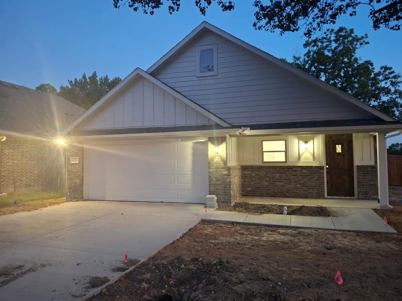 493 W Jefferson Street, Van Alstyne TX 75495 - Photo 2