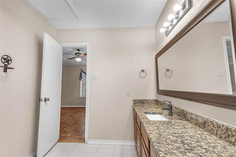 734 Red Oak Drive, Lewisville TX 75067 - Photo 16
