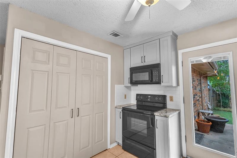 734 Red Oak Drive, Lewisville TX 75067 - Photo 9