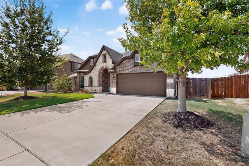 1660 Irene Drive, Crowley TX 76036 - Photo 2