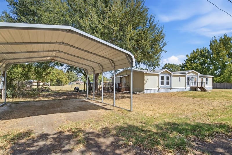 105 Apache Street, Lipan TX 76462 - Photo 3
