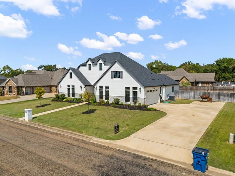 209 Devonshire Street, Mount Pleasant TX 75455 - Photo 2