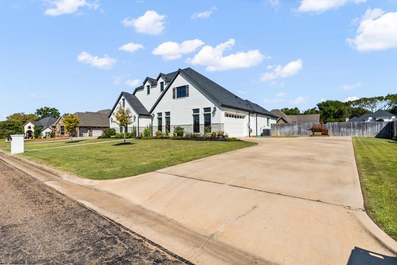 209 Devonshire Street, Mount Pleasant TX 75455 - Photo 34