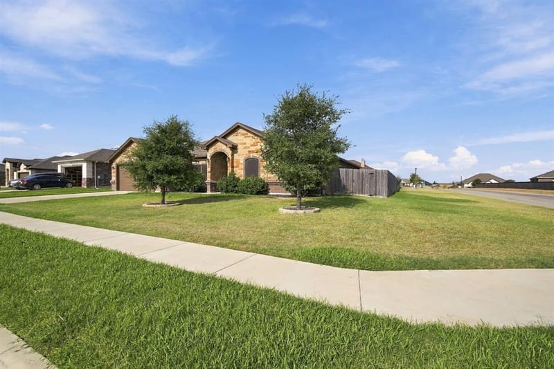 400 Juniper Drive, Troy TX 76579 - Photo 2