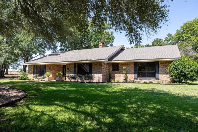 1800 Woodcrest Avenue, Corsicana TX 75110
