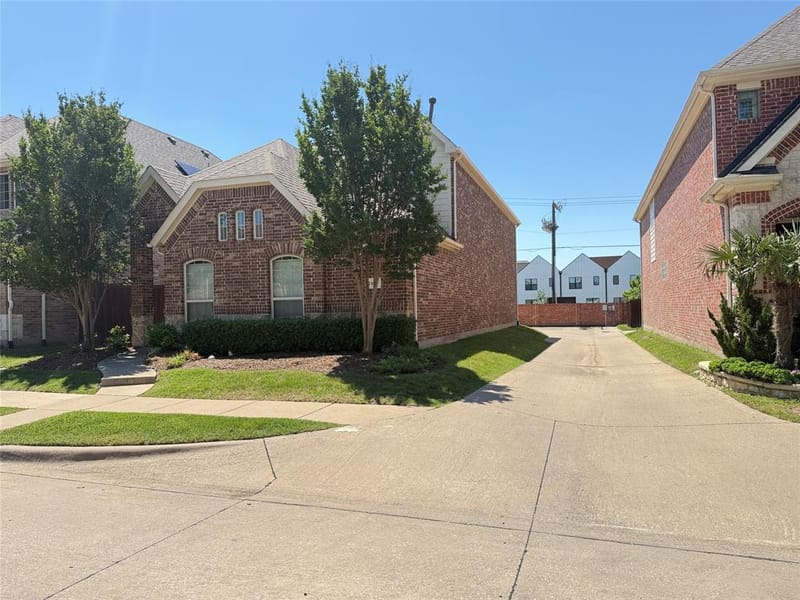 2108 Harris Place, Plano TX 75025 - Photo 2