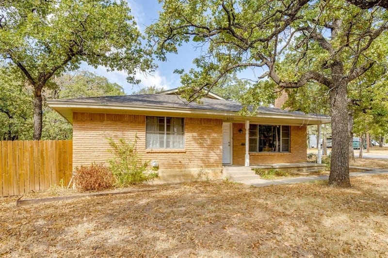 6200 Forest Hill Drive, Forest Hill TX 76119 - Photo 2