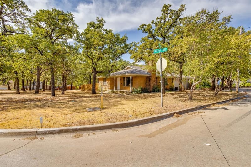 6200 Forest Hill Drive, Forest Hill TX 76119