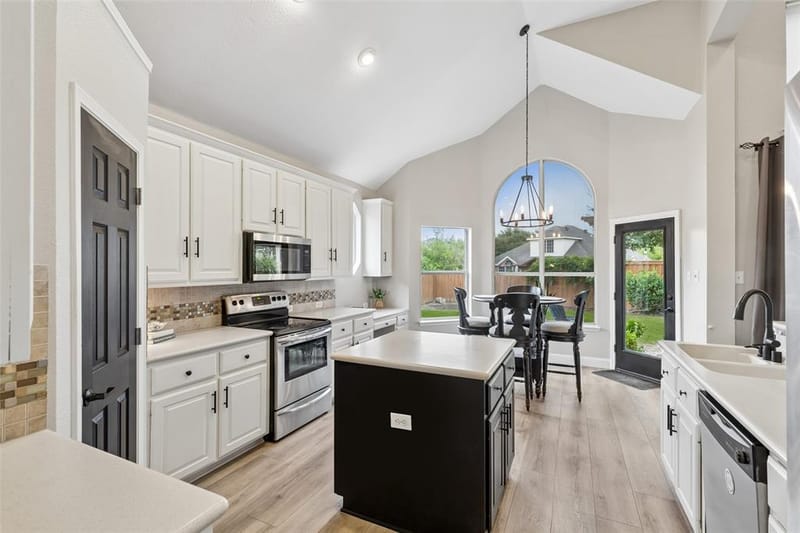 7914 Kings Court, Rowlett TX 75089 - Photo 10
