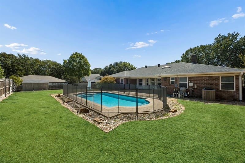 900 Rosewood Court, Euless TX 76039 - Photo 22