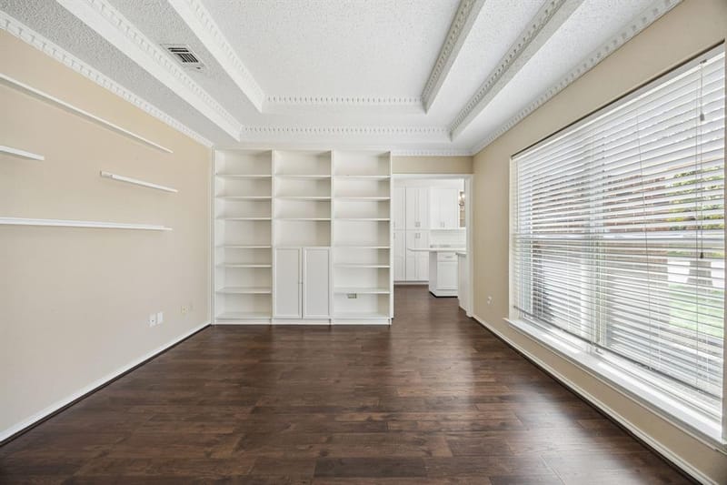 900 Rosewood Court, Euless TX 76039 - Photo 4