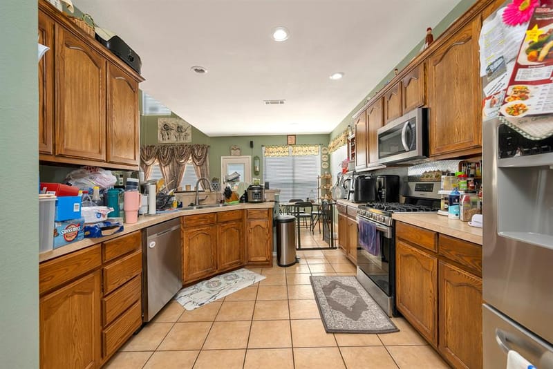 6369 Redeagle Creek Drive, Fort Worth TX 76179 - Photo 6