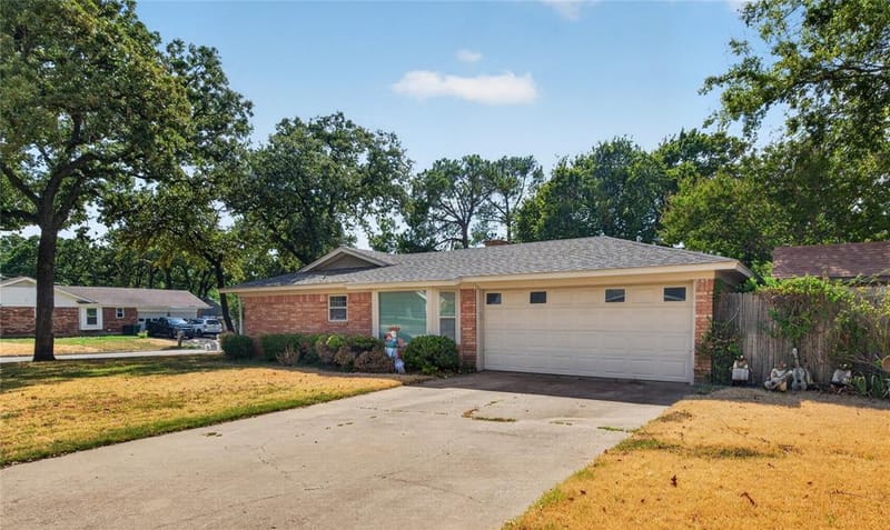 520 Circleview Drive N, Hurst TX 76054 - Photo 3