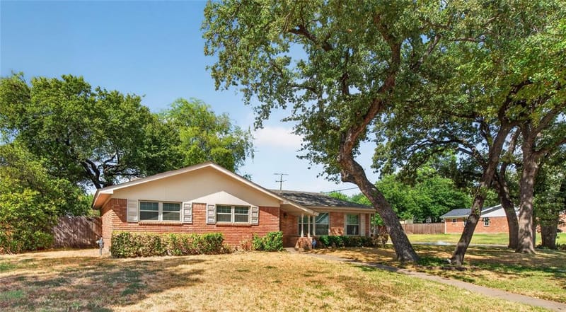 520 Circleview Drive N, Hurst TX 76054 - Photo 40