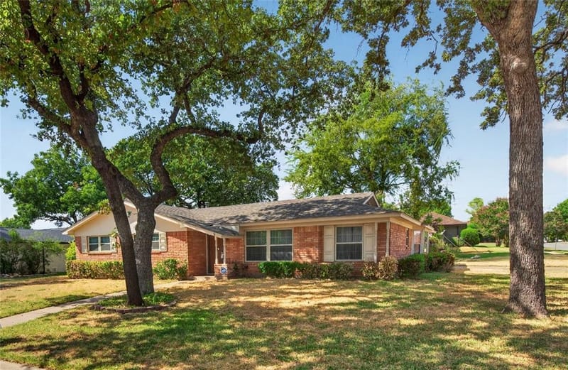 520 Circleview Drive N, Hurst TX 76054 - Photo 39