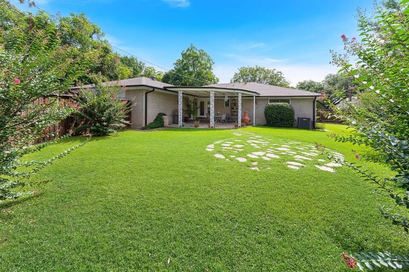2677 Heatherwood Drive, Dallas TX 75228 - Photo 28