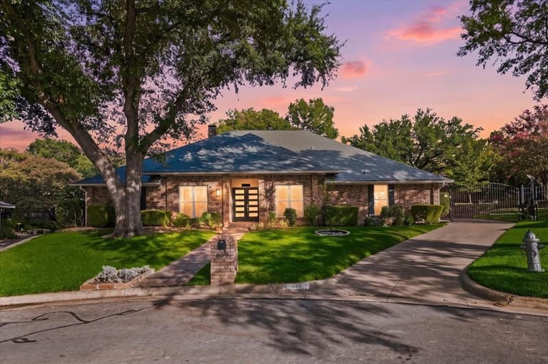 805 Shadycreek Court, Arlington TX 76013