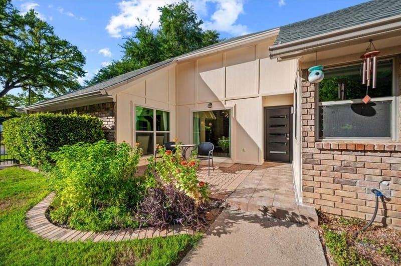 805 Shadycreek Court, Arlington TX 76013 - Photo 4
