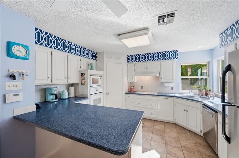 805 Shadycreek Court, Arlington TX 76013 - Photo 8