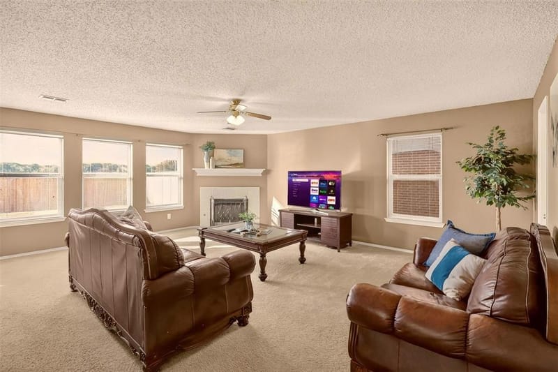 4721 Sleepy Ridge Circle, Fort Worth TX 76133 - Photo 4