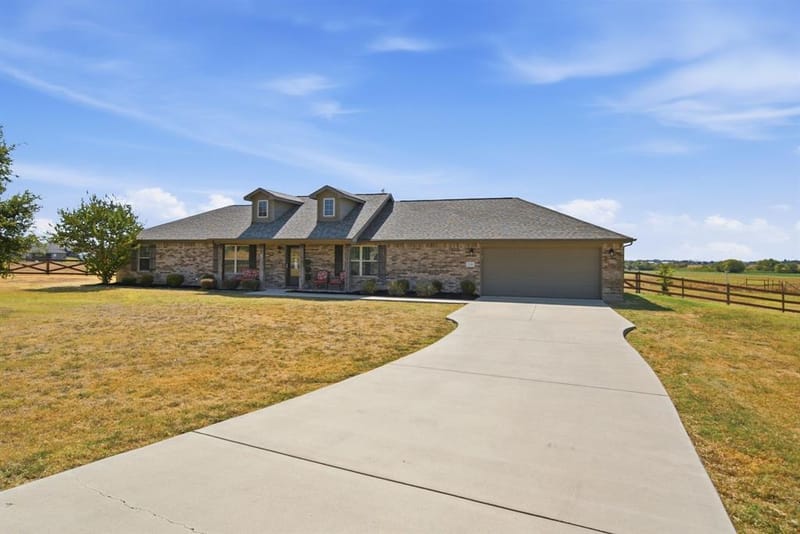 200 Live Oak Lane, Decatur TX 76234