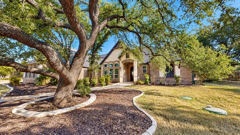 1729 Bent Tree Court, Granbury TX 76049