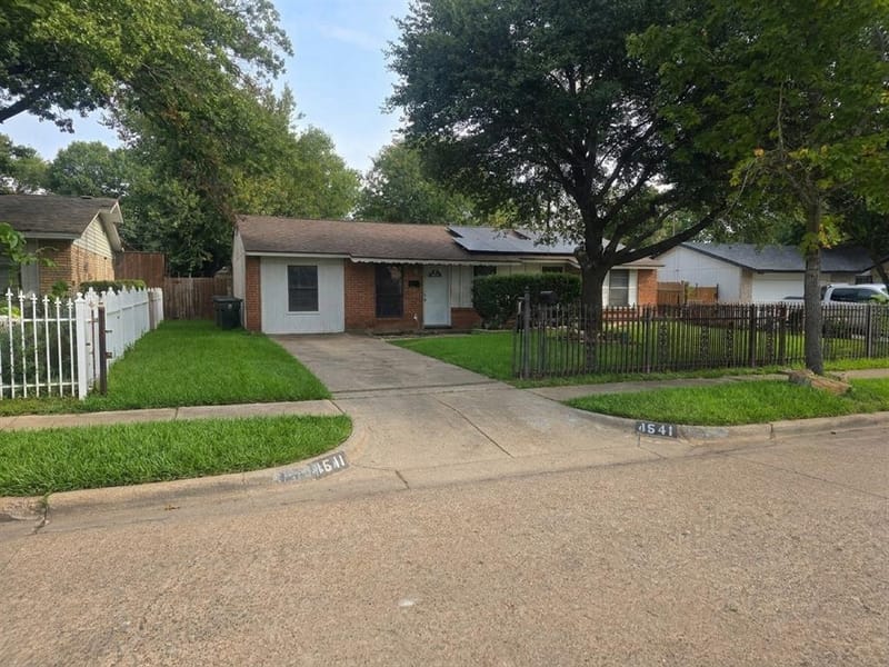4641 Silver Lake Drive, Dallas TX 75211 - Photo 2