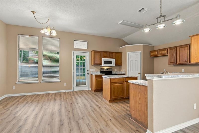 8116 Hulen Park Circle, Fort Worth TX 76123 - Photo 10