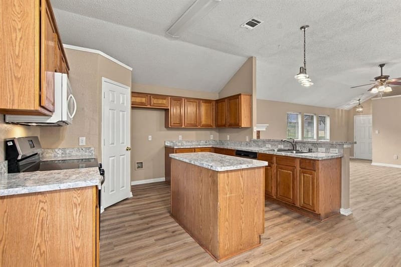 8116 Hulen Park Circle, Fort Worth TX 76123 - Photo 14