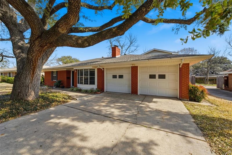 5318 Lake Lindenwood Drive, Waco TX 76710 - Photo 2