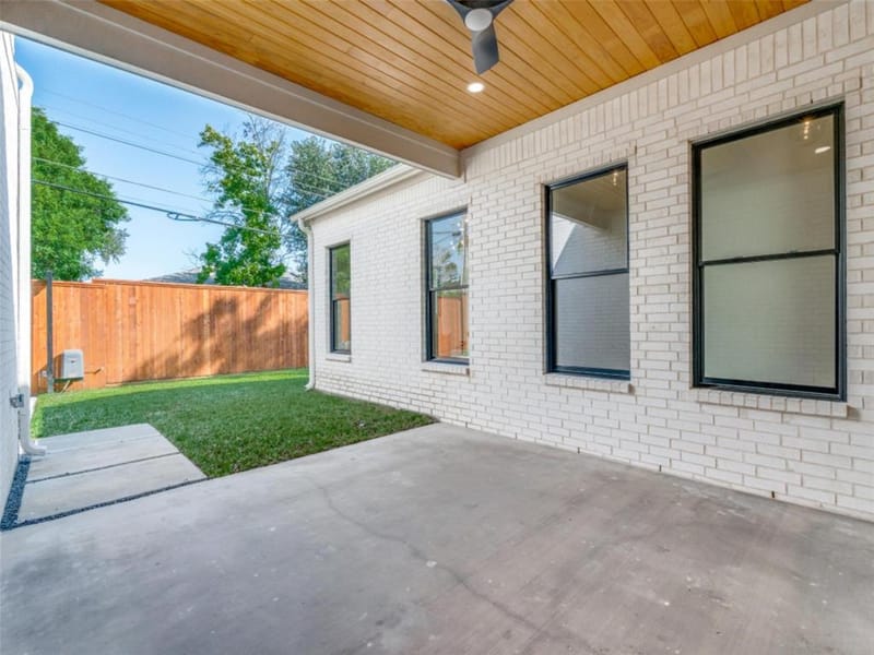 10641 Larchfield Lane, Dallas TX 75238 - Photo 34