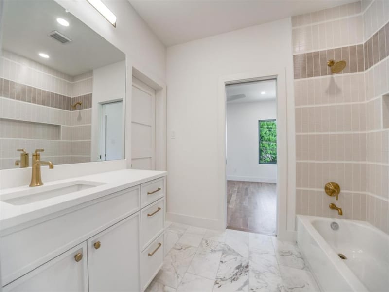 10641 Larchfield Lane, Dallas TX 75238 - Photo 33