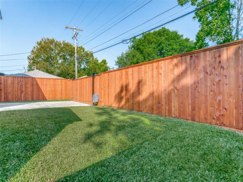 10641 Larchfield Lane, Dallas TX 75238 - Photo 35