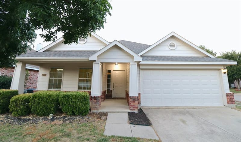 1000 Warbler Lane, Aubrey TX 76227
